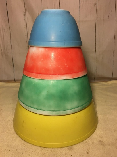Vintage Pyrex Mixing Bowl Set