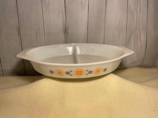 Vintage Pyrex Town and Country Oval Divided Dish, 1.5 Quart