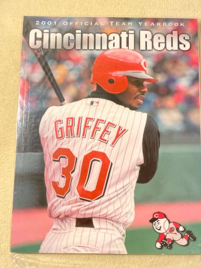 2001 Cincinnati Reds Yearbook