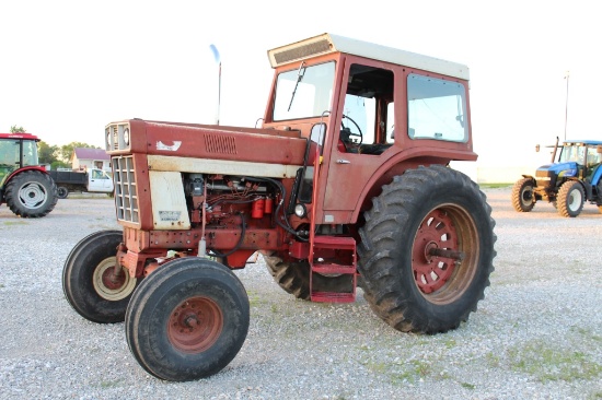 IH 966 tractor