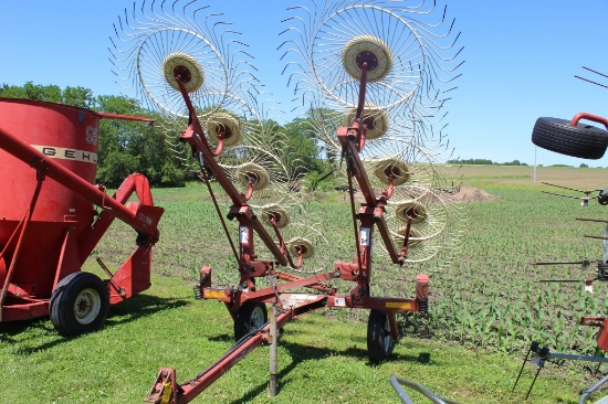 New Idea 10-Wheel hay rake