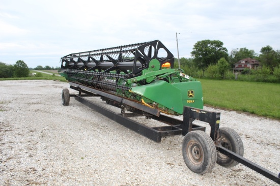 John Deere 925 F grain head