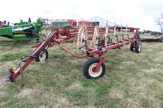 New Idea 4324 12 wheel hi-capacity hay rake