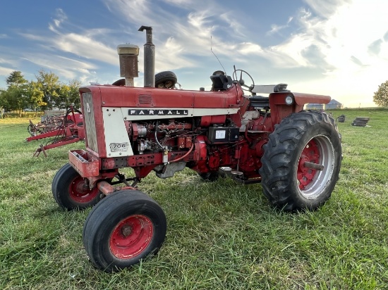 1966 Farmall 706 2wd tractor