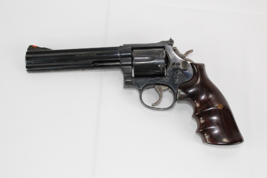 Smith & Wesson pistol model 586-1