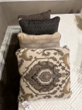 4 Throw Pillows