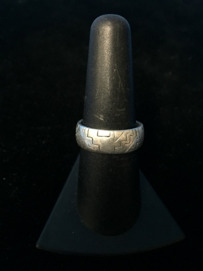 Old Pawn Native American "Circle of Life" Carved Sterling Silver Ring Band - Size 7.5