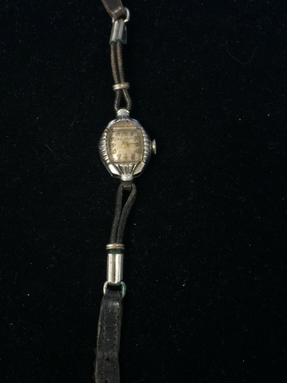 Vintage Bulova Women's Silver Tone Watch with Interesting Band