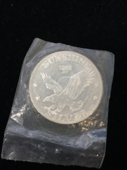 1 Troy Ounce .999 Fine Silver Sunshine Mining 1982 Silver Bullion Round Coin