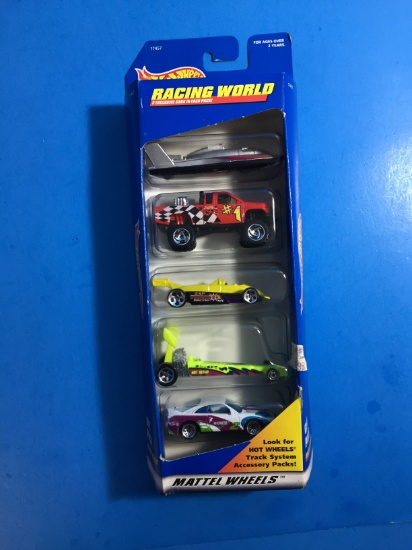 HOT WHEELS NEW IN PACKAGE - 5 Car Gift Pack Racing World Exclusive