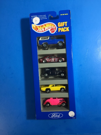 HOT WHEELS NEW IN PACKAGE - 5 Car Gift Pack