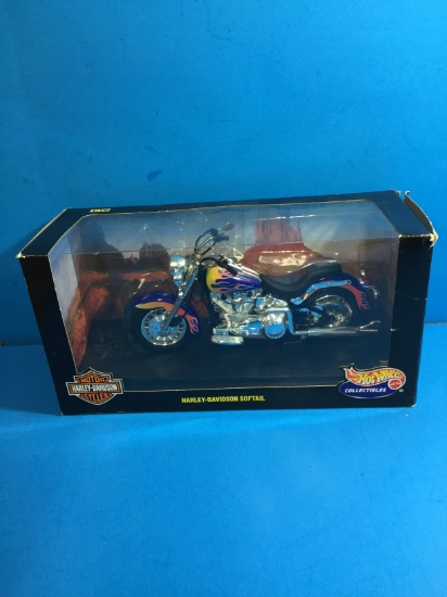 HOT WHEELS IN PACKAGE - 1:10 Scale Harley Davidson Softail Motorcycle