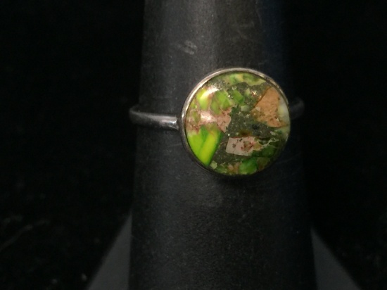 Sterling Silver & Beautiful Green Stone Ring - Size 7.25