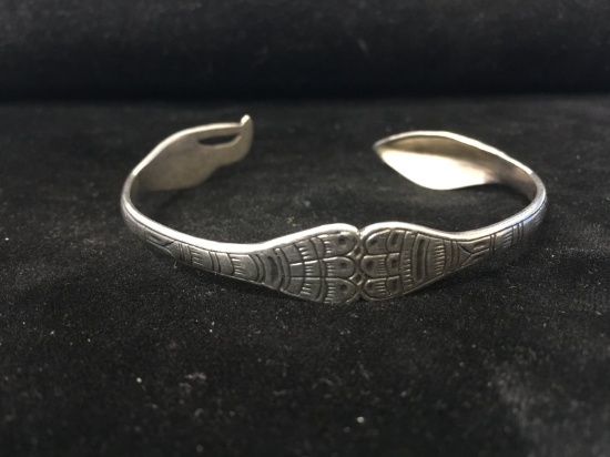 RARE Northwest Tribal Bill J. Wilson MAG Sterling Silver Carved Eagle Fish Cuff Bracelet