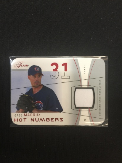 2004 Flair Hot Numbers Greg Maddux Cubs Jersey Card /18 - VERY RARE