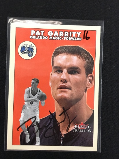 2000-01 Fleer Pat Garrity Magic Signed Autograph Card Magic