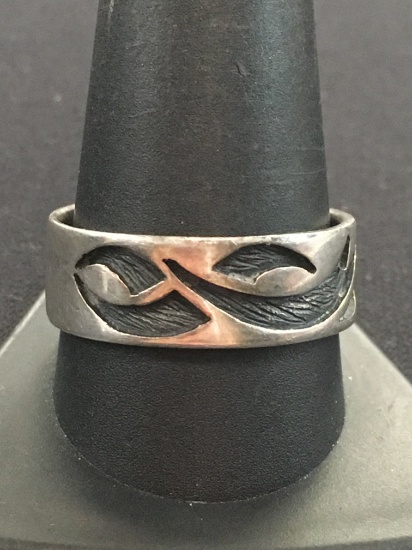 Hand Carved Tribal Sterling Silver Pipe Ring Band - Size 11.75