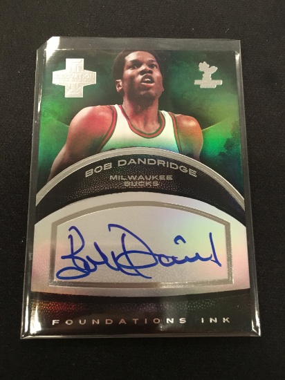 2013-14 Panini Innovation Bob Dandridge Bucks Autograph Basketball Card /199