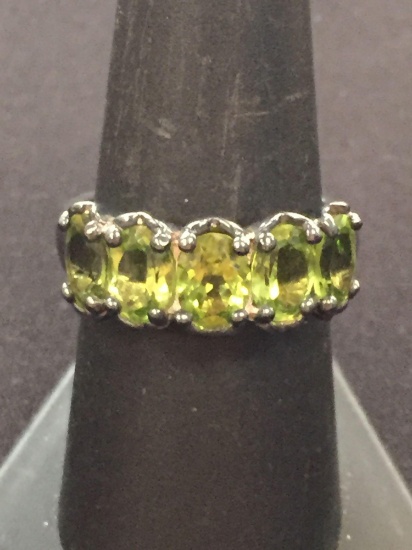 Green Peridot Lined Sterling Silver Ring - Size 7.75