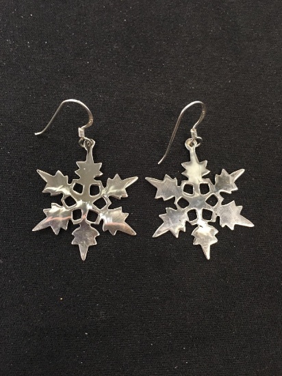 Snowflake Designed Sterling Silver Pair of Earrings