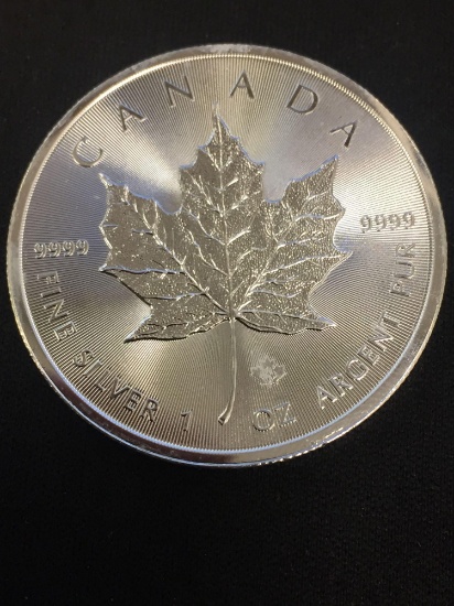 2014 Canadian $5 Maple Leaf 1 Ounce .9999 Fine Silver Bullion Round