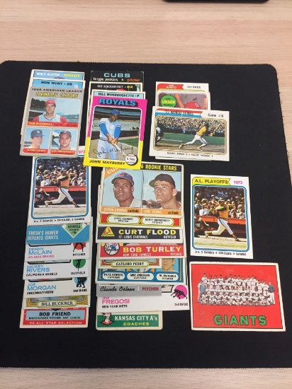 28 Count Lot of 1959-1974 Topps Vintage Baseball Cards