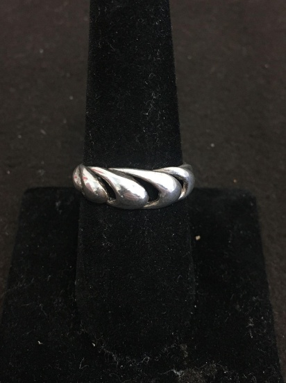 KBN Designed Graduating Scallop Motif Sterling Silver Ring Band - Size 8