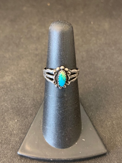 Oval Turquoise Center Old Pawn Native American Triple Shank Sterling Silver Ring Band-Size 5-2 Grams