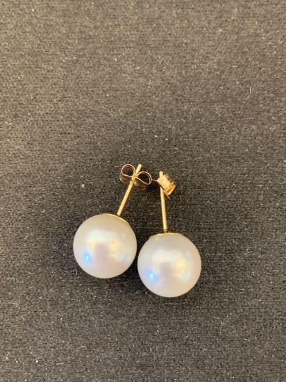 Pair of 9.0mm Round White Pearl 14Kt Gold Button Earrings-2.5 Grams