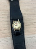 Vintage Bulova Designed Round 18mm 10Kt Rolled Gold Bezel Watch w/ Wide Leather Strap