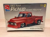 AMT ERTL 1953 Ford Pickup Street Machine (Skill 2) 1:25 Scale Model Kit