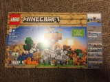 Lego Minecraft - 21135 (The Crafting Box 2.0) - 717pcs (Unopened)