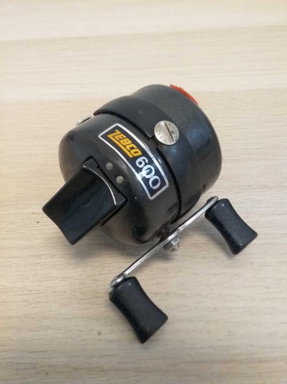 ZEBCO 600 Fishing Reel