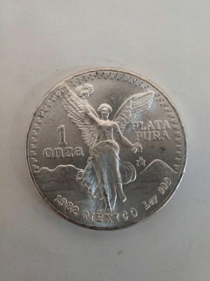 RARE UNC 1982 Mexico Libertad 1 Onza OZ .999 Fine Silver Bullion Round