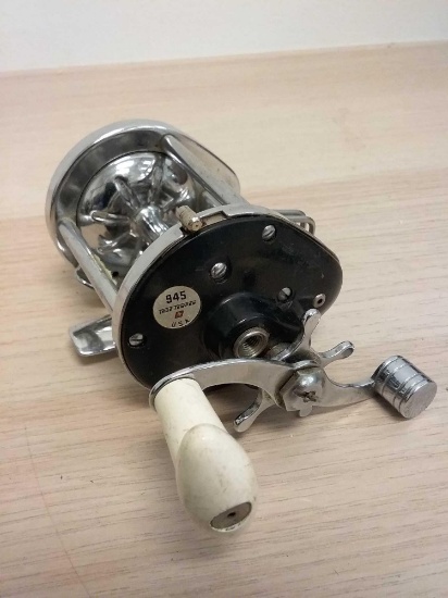 945 True Temper Fishing Reel