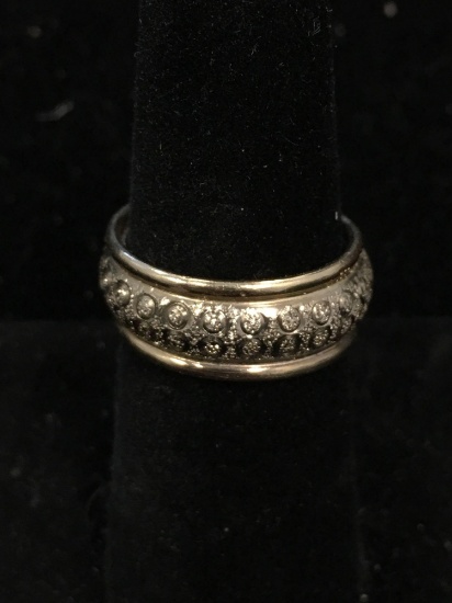 Unique JAW Designed Hand-Textured Circle Motif 8mm Wide 14KT Gold Ring Band-Size 7 -3.3 Grams