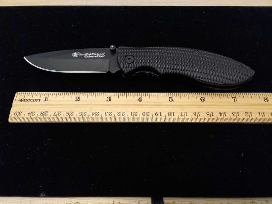 Smith & Wesson Extreme Ops Ribbed Folding Pocket Knife