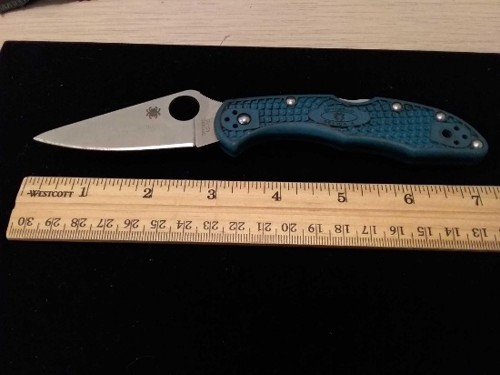 RARE Spyderco VG-10 Delica Blue Handled Pocket Knife