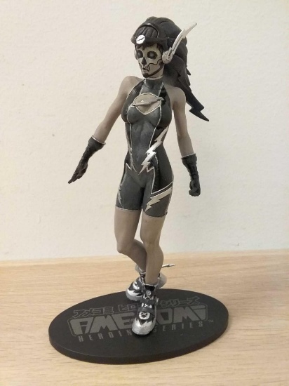 Ame-Nomi Heroine Series Action Figure on Display Stand - Harley Quinn?