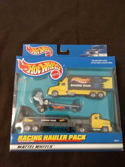 New in Package 1998 Hot Wheels Racing Hauler Pack 65612