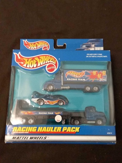 New in Package 1998 Hot Wheels Racing Hauler Pack 65612