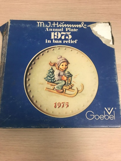 1975 MJ Hummel Goebel Annual Plate in Original Box