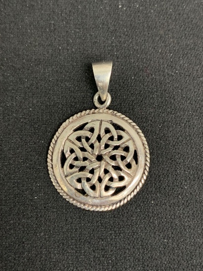 Irish Celtic Knot Design w/ Rope Detail Round 20mm High Polished Sterling Silver Pendant