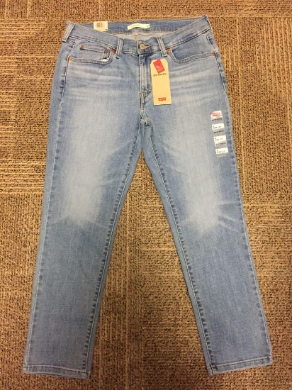 Brand New with Tags Levi's Red Tab Boyfriend Jeans Mid Rise - Size W 29 L 27