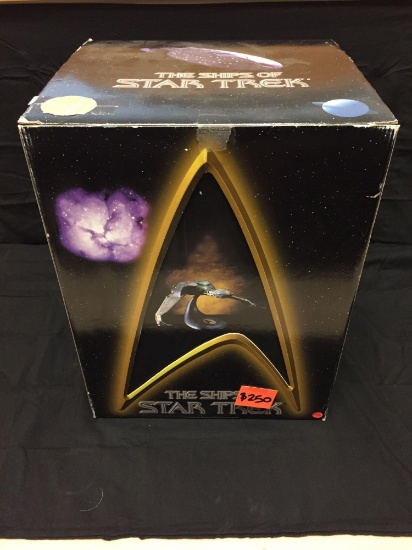 The Ships of Star Trek Klingon Warship Sculpted by Gren Aronowitz & Ron Mendell in Original Box