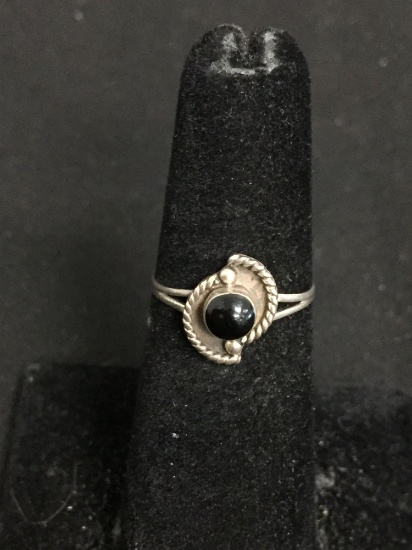 Rope Detailed 11mm Diameter Feature w/ Round 5mm Onyx Cabochon Center Old Pawn Mexico Sterling