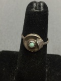 Feather Detailed Old Pawn Native American Sterling Silver Ring Band w/ Round 3mm Turquoise Center