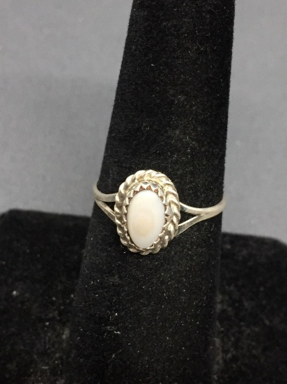 Rope Frame Detailed Oval 8x5mm Mother of Pearl Center Split Shank Sterling Silver Ring Band