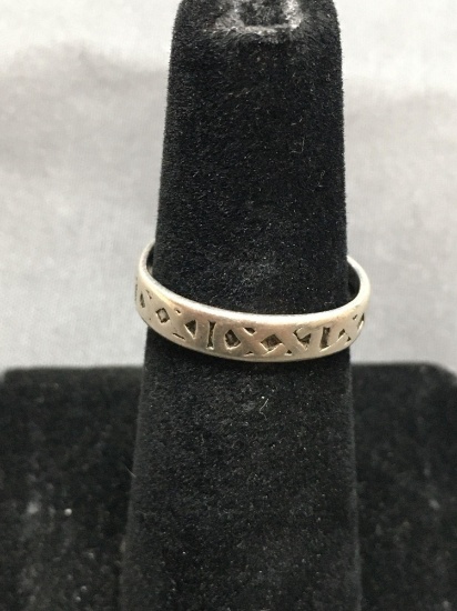 Roman Numeral Motif 4.0mm Wide Sterling Silver Band