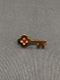 CTO Designer 10kt Gold 20mm Long 9mm Wide Skeleton Key Commemorative Pin w/ Round Created Ruby